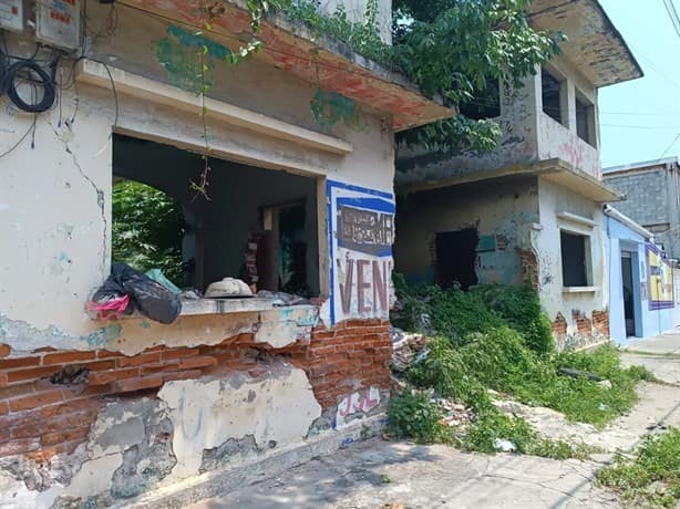 Casa abandonada atemoriza a vecinos del Centro de Veracruz