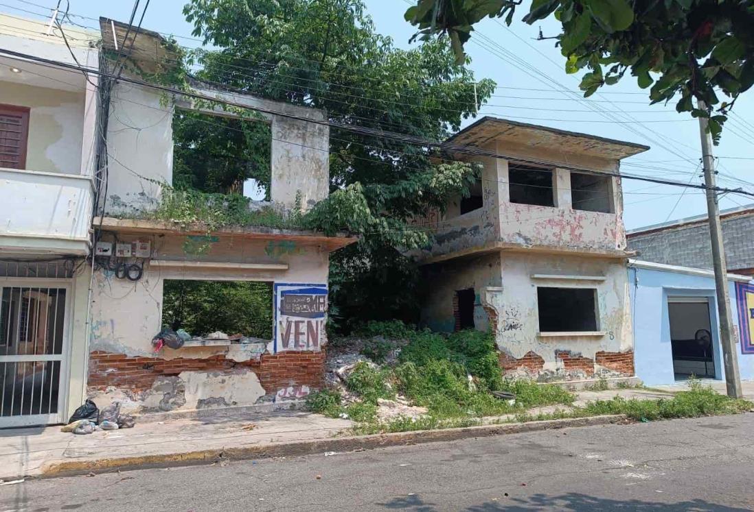 Casa abandonada atemoriza a vecinos del Centro de Veracruz