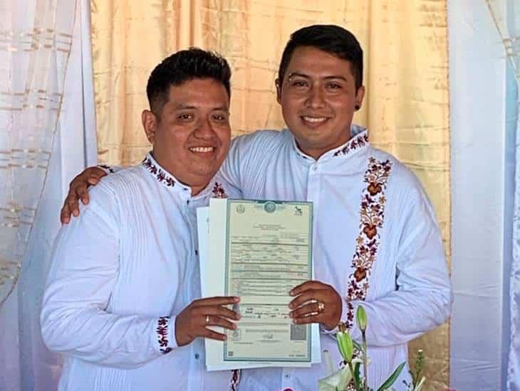 Contrajeron matrimonio los jóvenes Carlos y Misael en Veracruz