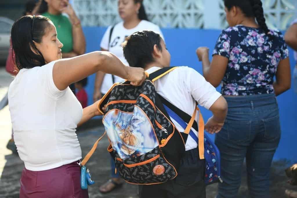 Suben los precios y bajan las ventas por regreso a clases en Veracruz