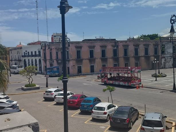 Reprochan operadores de tranvías ser desplazados como ambulantes del Malecón de Veracruz