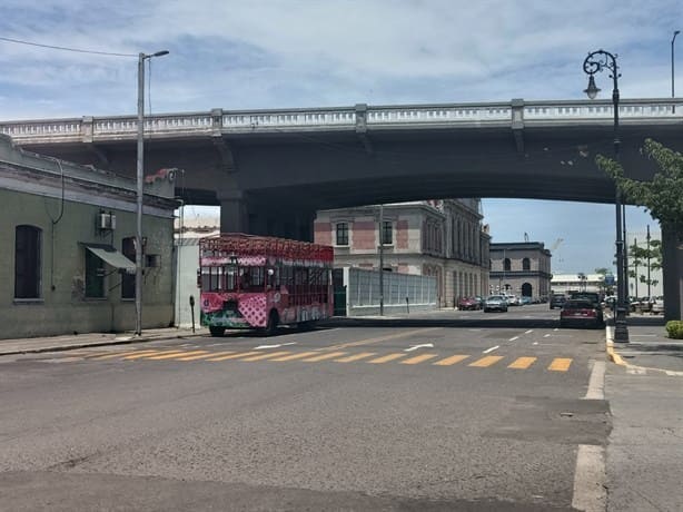 Reprochan operadores de tranvías ser desplazados como ambulantes del Malecón de Veracruz