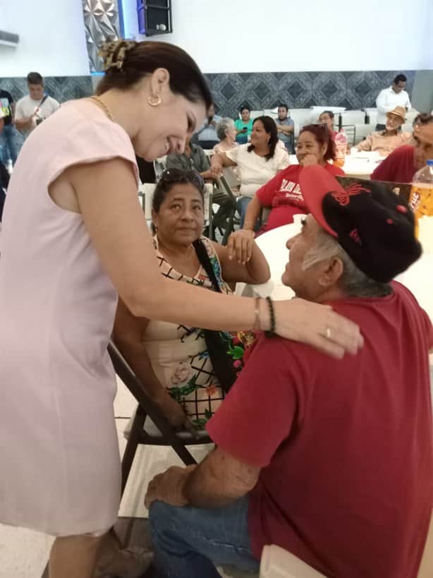 Manuel Huerta festeja el día del abuelo en Veracruz