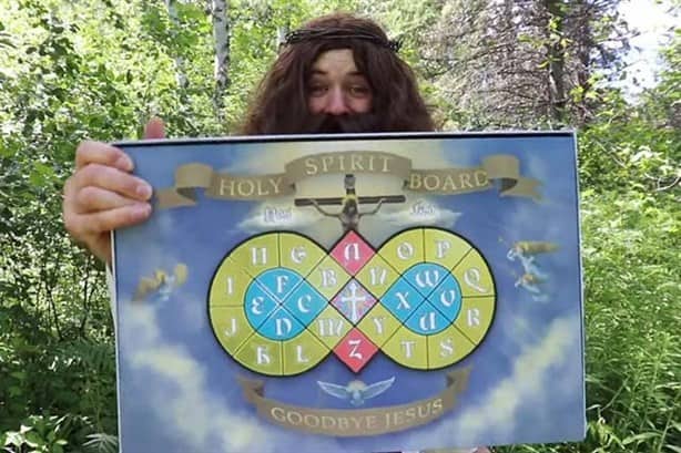 Crean tablero para comunicarte con el espíritu santo; te decimos dónde comprar la ouija buena