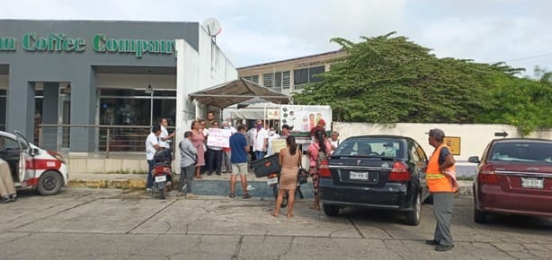 Manifestación en Centro de Salud de Las Choapas por falta de luz y agua; más de 40 mil derechohabientes afectados