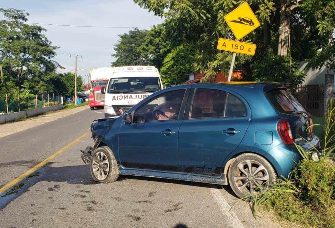 Aparatoso accidente en carretera de Cosamaloapan: dos heridos