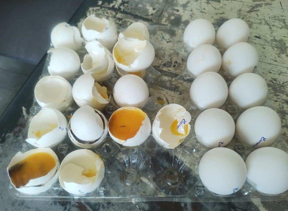 Aquejan venta de huevos echados a perder en Villa Cuichapa