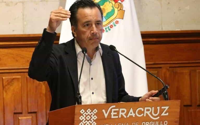 Cuitláhuac irresponsable y omiso, ante acarreo y agresión a periodista, en cierre de Sheinbaum