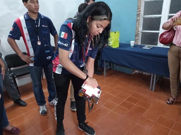 Estudiantes del Conalep Veracruz ganan torneo internacional de robótica