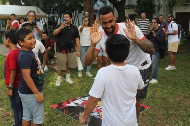 ¡Canasta de lectura! Halcones Rojos se une a la FNLIyJ en Veracruz