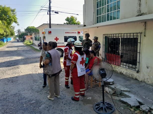 Mujer choca su automóvil contra jardín de su vecina en la colonia Las Amapolas