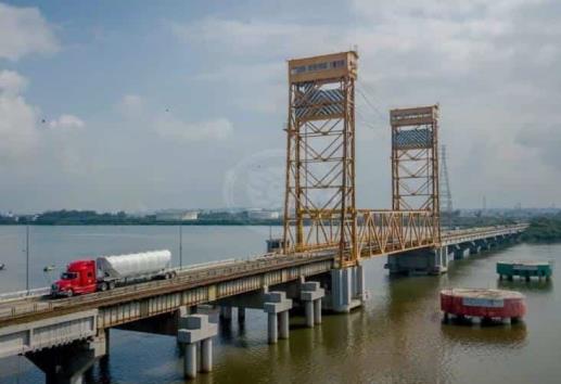 Puente Coatzacoalcos 1 de nuevo con daños: exigen acción inmediata de SIOP
