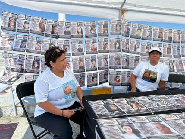 Colectivos colocan en Plaza de la Soberanía, en Veracruz fotos de personas desaparecidas de todo el país