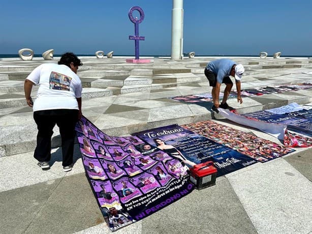 Colectivos colocan en Plaza de la Soberanía, en Veracruz fotos de personas desaparecidas de todo el país