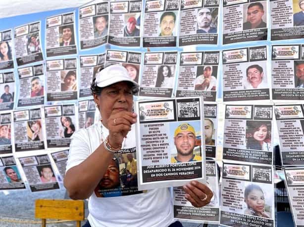 Colectivos colocan en Plaza de la Soberanía, en Veracruz fotos de personas desaparecidas de todo el país