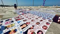 Colectivos colocan en Plaza de la Soberanía, en Veracruz fotos de personas desaparecidas de todo el país