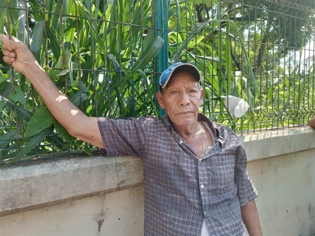 Regulo Reyes, 60 años pescando en Playa Norte, hoy fue retirado de esta zona