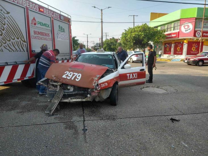 Aparatoso choque en Coatzacoalcos deja 5 lesionados, incluyendo un menor de edad