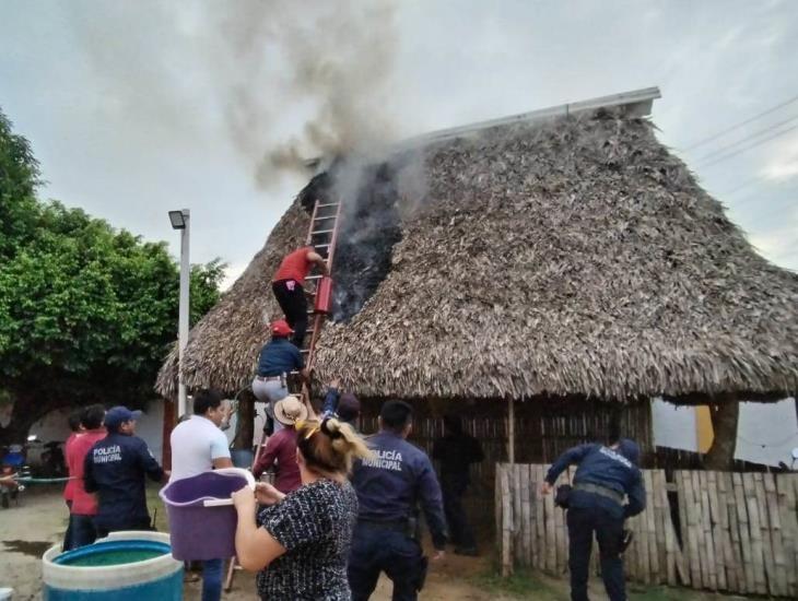 Pirotecnia incendia palapa de parroquia en Zaragoza
