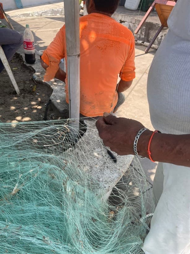 A sus 80 años, Manuel y La Máquina surcan el Golfo de México en busca de pescado