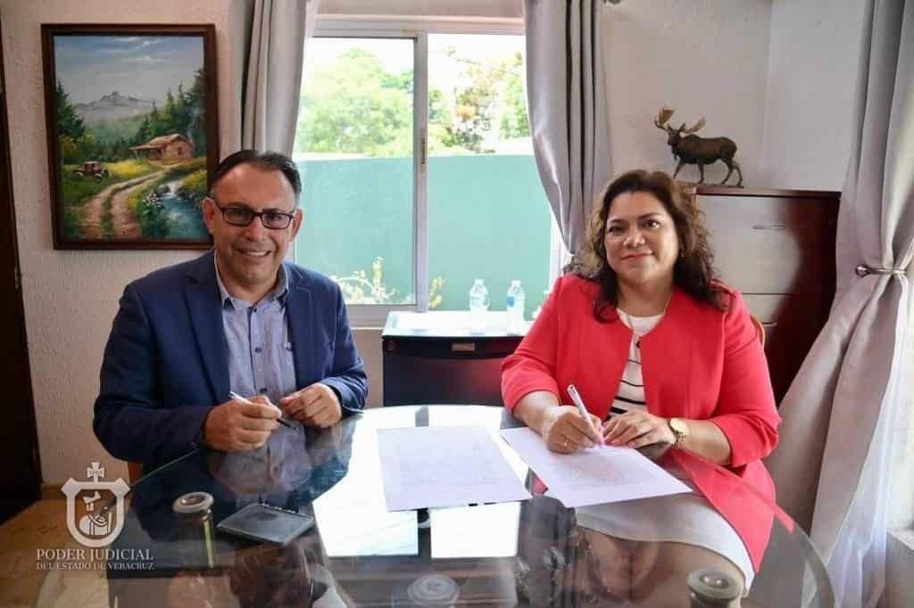 Magistrada Lisbeth Jiménez, primera en Veracruz en tramitar su testamento durante esta campaña