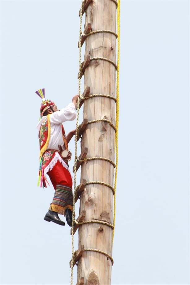 Participa Veracruz en Encuentro Nacional de Voladores en Los Pinos, en CdMx