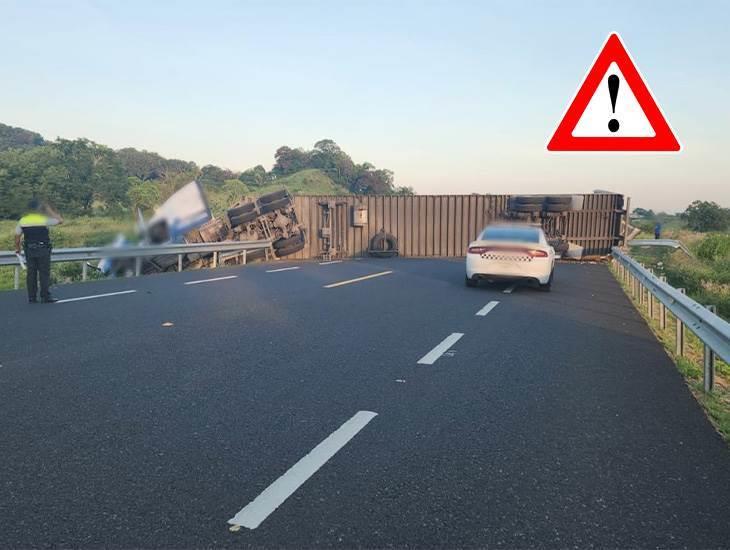 Cierre vial por accidente en autopista Poza Rica-Cardel