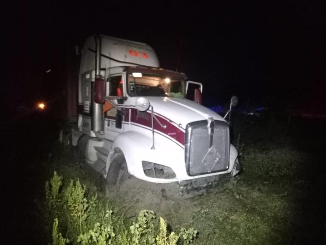 Se sale el tráiler de la autopista Cardel-Veracruz