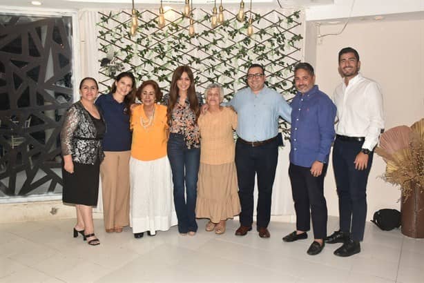 Casa Enlace Club Virginia corona a los Reyes de la Tercera Edad 2023