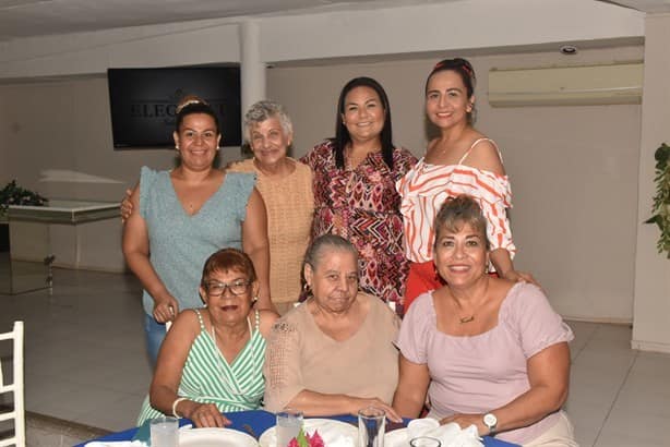 Casa Enlace Club Virginia corona a los Reyes de la Tercera Edad 2023