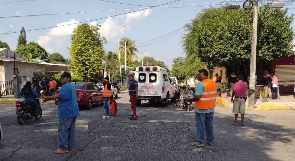 Otro choque entre motociclistas en Tierra Blanca; ahora en la avenida Iturbide