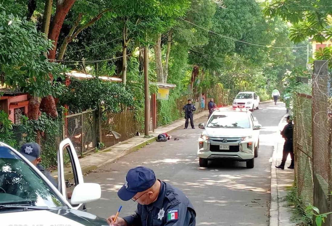 Motociclistas se estrellan contra poste en San Andrés Tuxtla; uno falleció