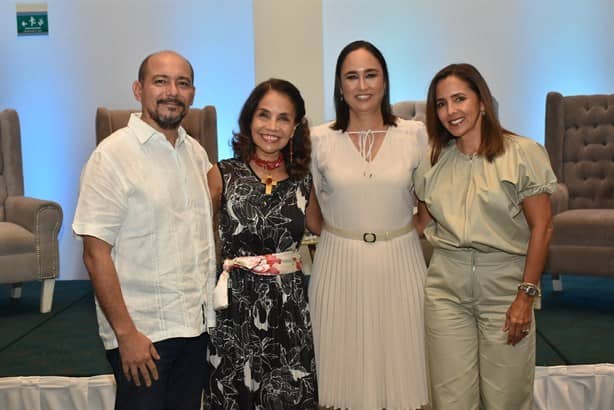 Lourdes Franyuti presenta su nuevo libro ‘Sirenas en Azul Cautiverio’