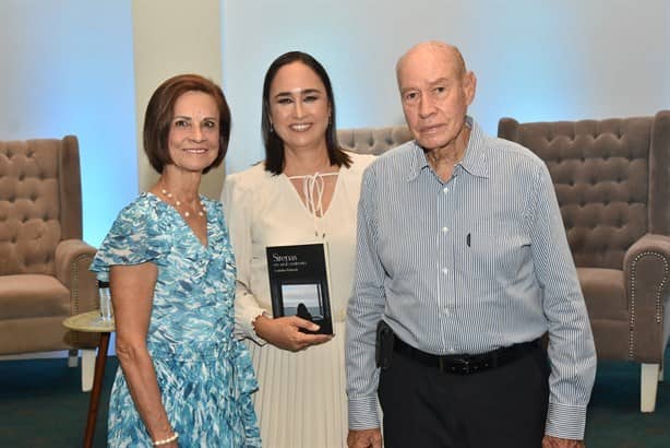 Lourdes Franyuti presenta su nuevo libro ‘Sirenas en Azul Cautiverio’