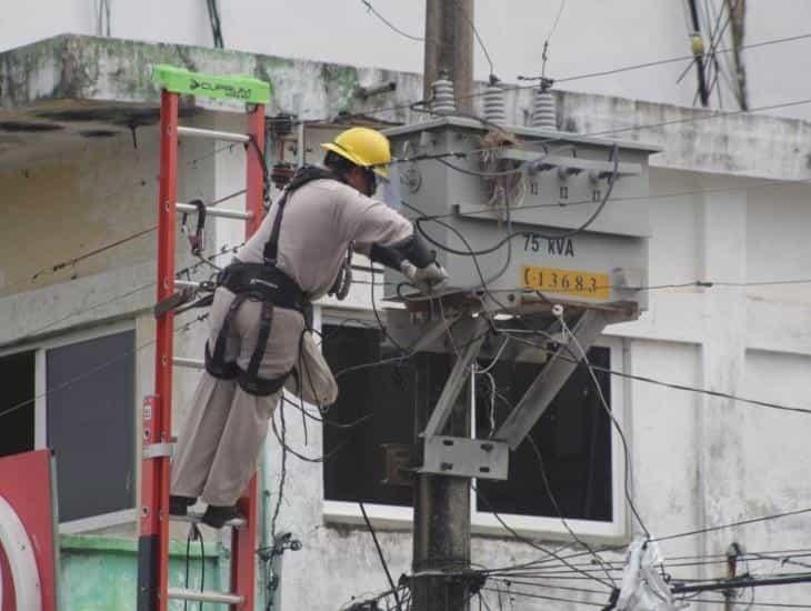 28 horas sin luz lleva vecina de la colonia Formando Hogar de Veracruz