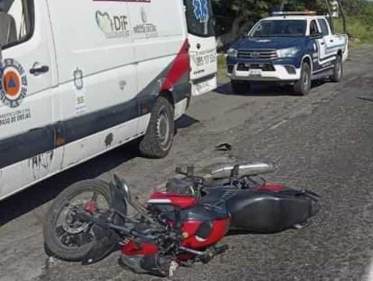 Impacta camioneta a mujer motociclista