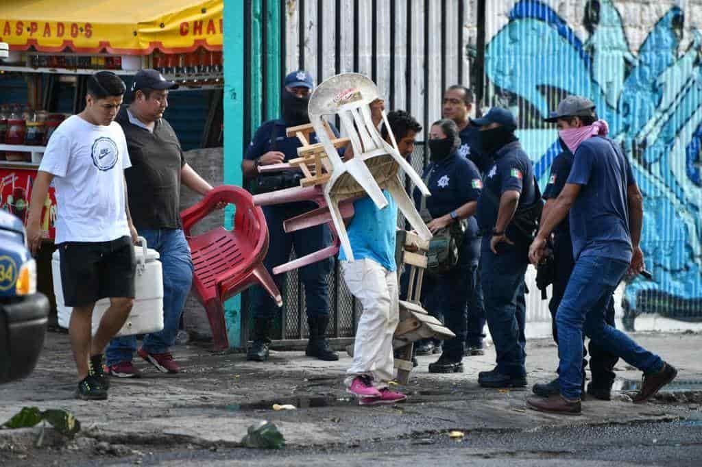 Desalojan a artesanos de El Cajón en malecón de Veracruz | VIDEO