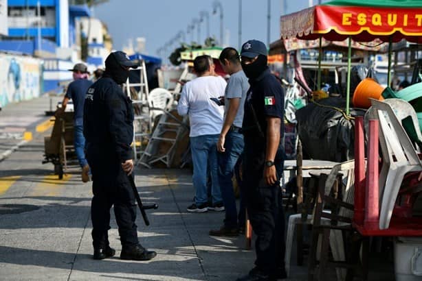 Desalojan a artesanos de El Cajón en malecón de Veracruz | VIDEO