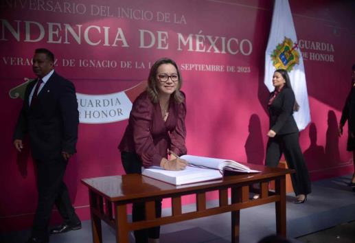 Contralora de Veracruz huye de medios y de reclamos de personal