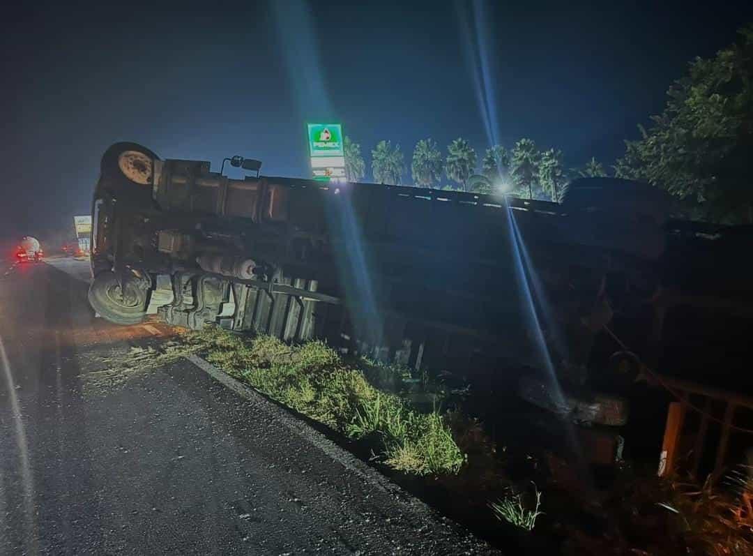 Vuelca tráiler en carretera de La Mancha