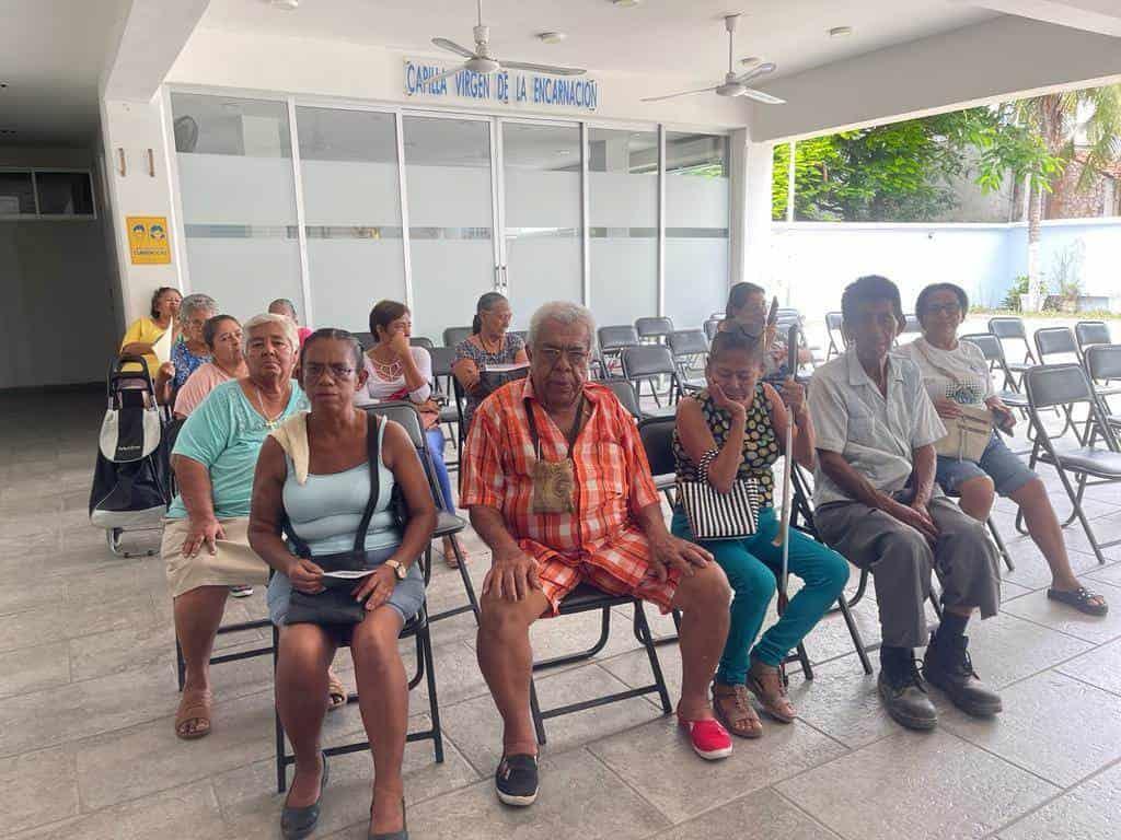 Casa Santa Ana entrega despensas a personas de escasos recursos