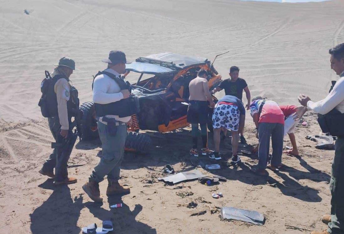 Jóvenes de Puebla vuelcan vehículo en las dunas de Chachalacas