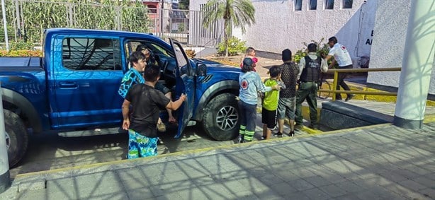 Jóvenes de Puebla vuelcan vehículo en las dunas de Chachalacas