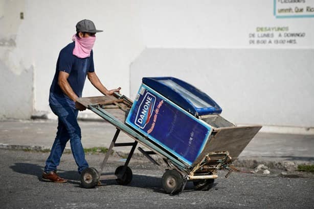 Afectados económicamente, artesanos desalojados de El Cajón en el Malecón de Veracruz