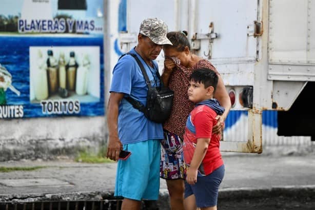 Afectados económicamente, artesanos desalojados de El Cajón en el Malecón de Veracruz