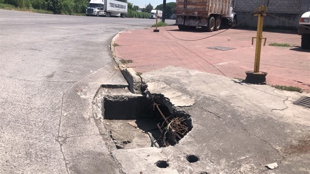 Con registros destapados, así lucen las calles de Ciudad Industrial Bruno Pagliai