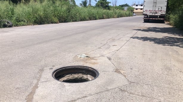 Con registros destapados, así lucen las calles de Ciudad Industrial Bruno Pagliai