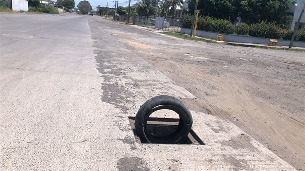 Con registros destapados, así lucen las calles de Ciudad Industrial Bruno Pagliai