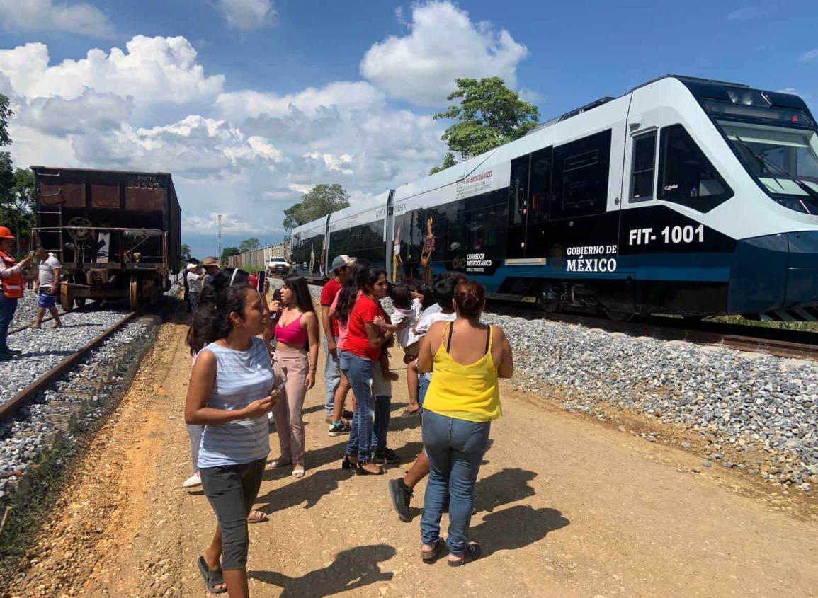 Reciben al Tren Interoceánico con mucho entusiasmo en Medias Aguas | VIDEO y FOTOS