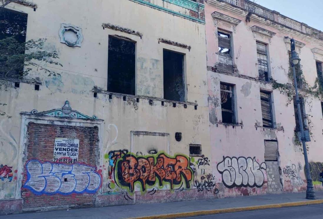 Inundan de grafitis el Centro Histórico de Veracruz ¿Arte o vandalismo?